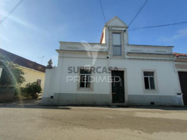 Moradia T4 em Alcanena e Vila Moreira