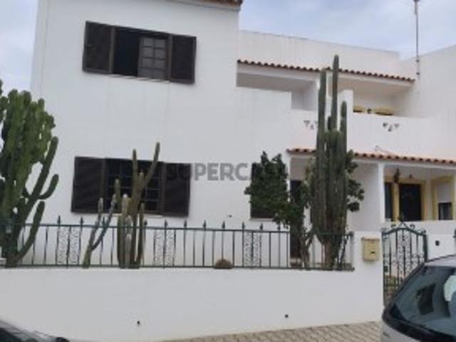 Moradia T4 em Alcantarilha