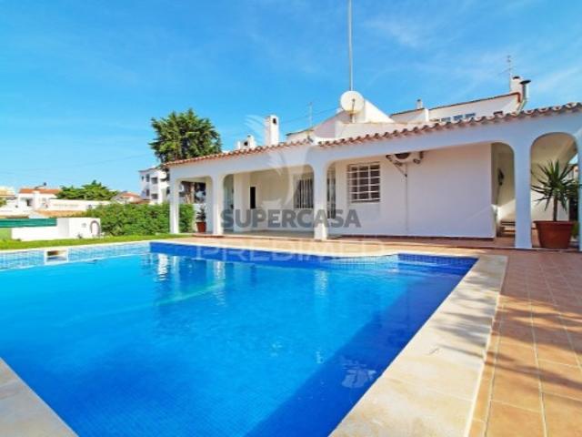 Moradia T4 em Albufeira e Olhos de Água