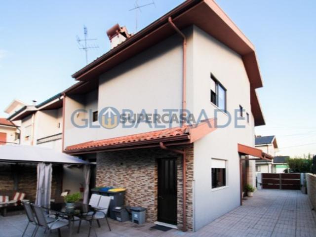 Moradia T4 em Alfena