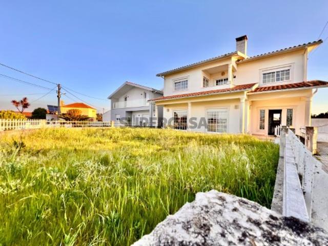 MORADIA T4 | TERRENO 960M² | LUZ NATURAL | MAIORCA FIGUEIRA DA FOZ