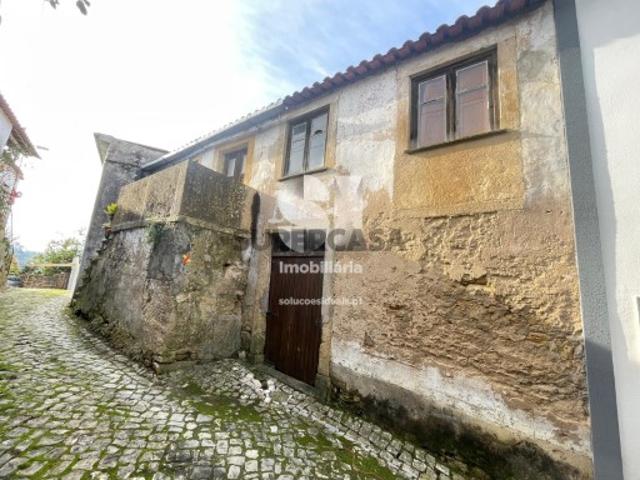 Moradia T4 em Almalaguês