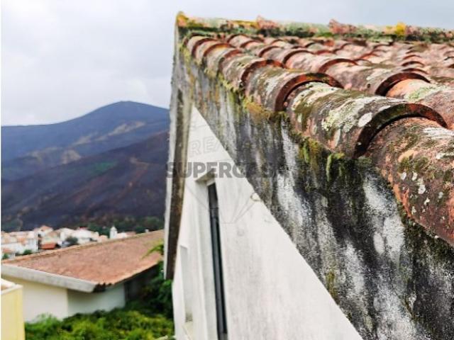 Moradia T4 em Alvoco das Várzeas