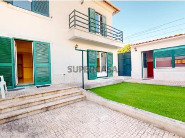 Moradia T4 em Alverca, com Jardim e Garagem
