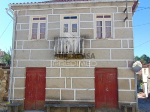 Moradia T4 em Andrães
