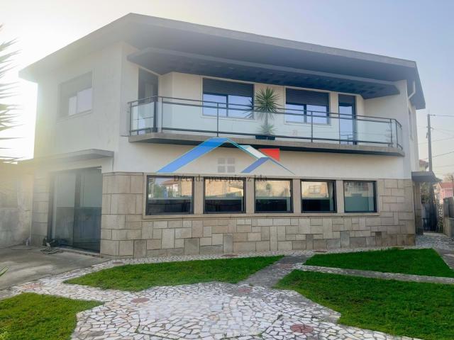 Moradia T4 em Arrifana!