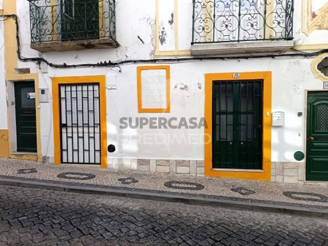 Moradia T4 em Assunção, Ajuda, Salvador e Santo Ildefonso