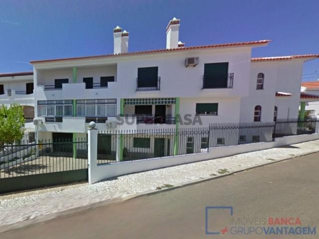 Moradia T4 em Assunção, Ajuda, Salvador e Santo Ildefonso