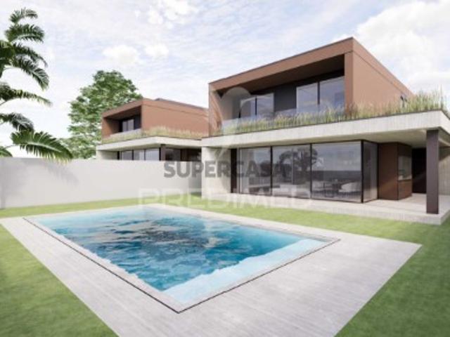 Moradia T4 em Lago