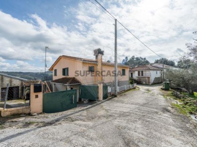 Moradia T4 em Bouçoães