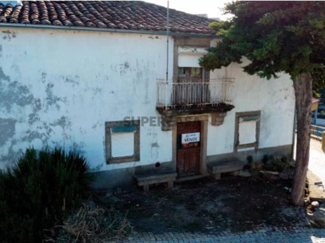 Moradia T4 em Caçarelhos e Angueira