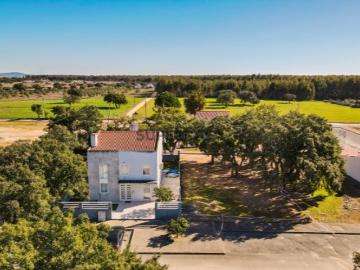 Casa à venda em Fronteira - Piscina, Churrasqueira