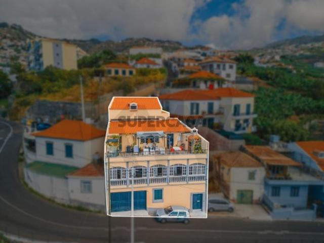 Moradia T4 em Câmara de Lobos Vista Mar Excecional