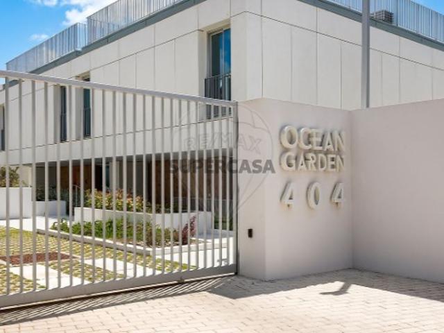 Moradia T4 em Carcavelos e Parede