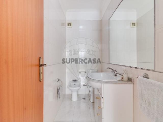 Moradia T4 em Carcavelos e Parede