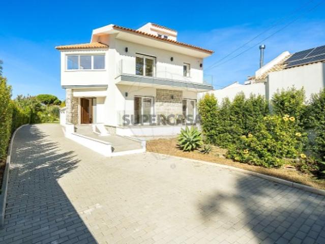 Moradia T4 em Carcavelos e Parede