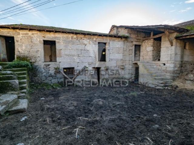 Moradia T4 em Chamoim e Vilar