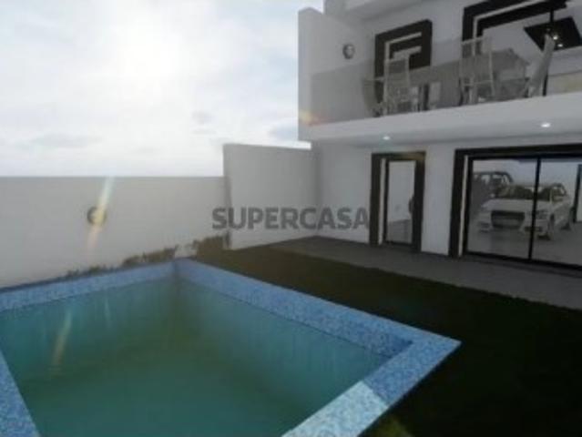 Moradia T4 em Charneca de Caparica e Sobreda