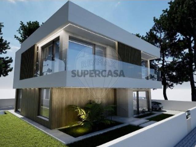 Moradia T4 em Charneca de Caparica e Sobreda
