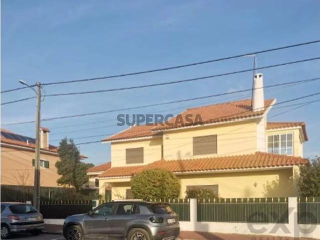 Moradia T4 em Charneca de Caparica e Sobreda