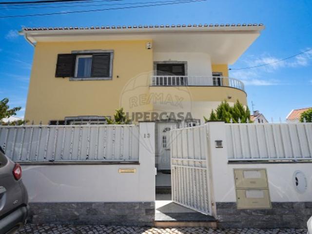 Moradia T4 em Charneca de Caparica e Sobreda