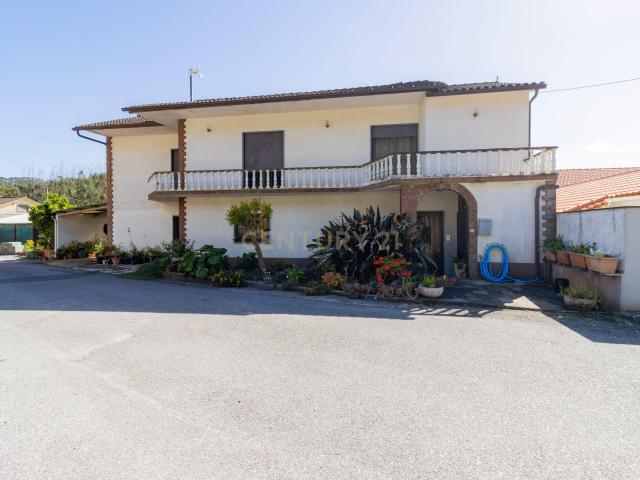 Moradia T4 com Terreno em Colmeias, Leiria