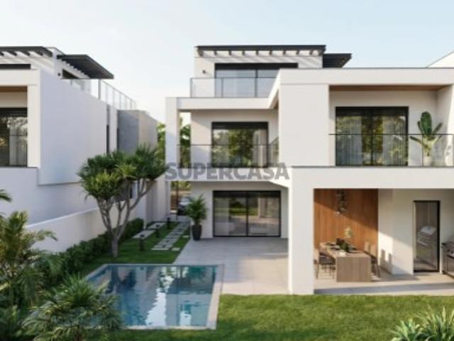 Moradia T4, em condomínio fechado, com piscina, em Alcochete OFERTA DE ESCRITURA