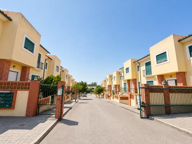 Moradia T4 em Condominio Fechado C/Piscina Calvaria de Cima Leiria