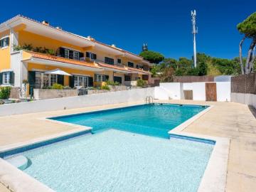 Moradia T4 em condomínio privado com piscina e jardim em Cascais