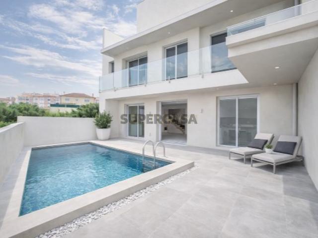 Moradia T4 em Construção com Piscina Vale de Gatos, Seixal