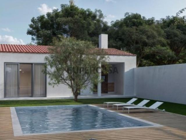 Moradia T4 em Construção com Piscina