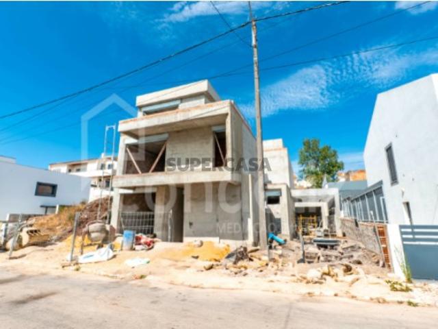 Moradia T4 em construção | Piscina | Vista panorâmica | Famões