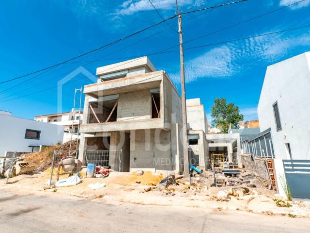 Moradia T4 em construção | Piscina | Vista panorâmica | Famõ. 0m² Pontinha e Famões