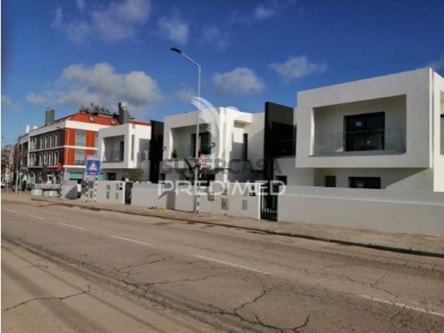 Moradia T4 em Corroios