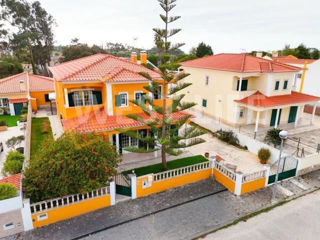 Moradia T4 em excelente estado de conservação, orientação so. 200m² Ericeira