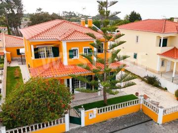 Moradia T4 em excelente estado de conservação, orientação so. 200m² Ericeira