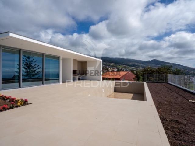 Moradia T4 em Estreito da Calheta