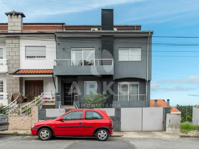 Moradia T4 em Fânzeres