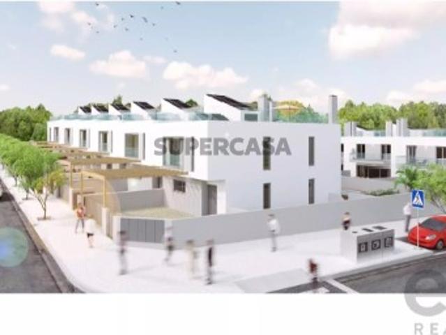 Moradia T4 em Faro Sé e São Pedro