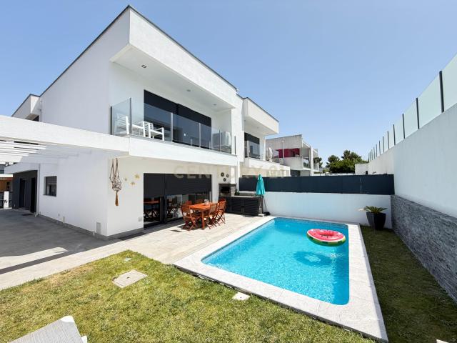 Moradia T4 em Fernão Ferro de 2019 c/ piscina