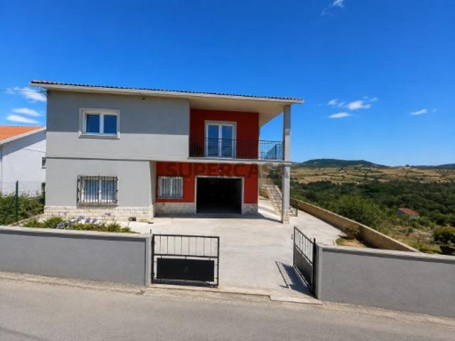Moradia T4 em Igreja Nova com 2 Pisos e 1.153 m² de Terreno