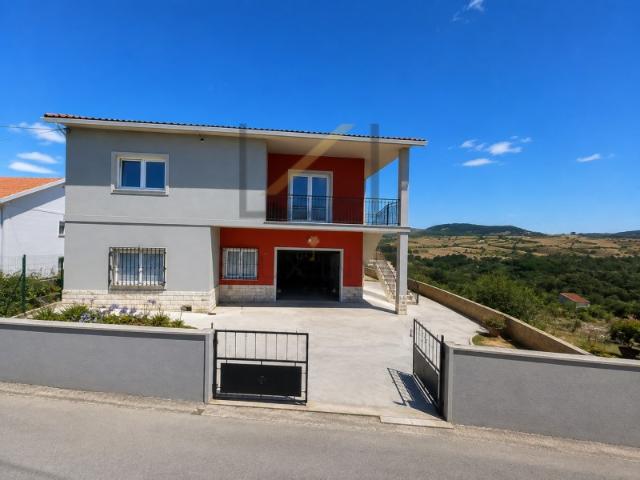 Moradia T4 em Igreja Nova com 2 Pisos e 1.153 m² de Terreno