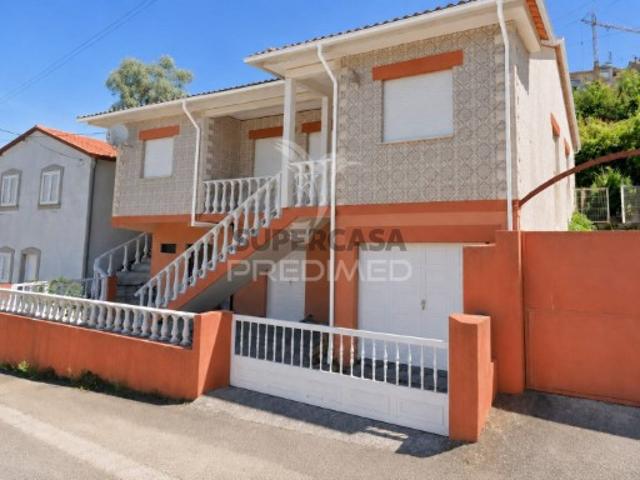 Moradia T4 em Paradela