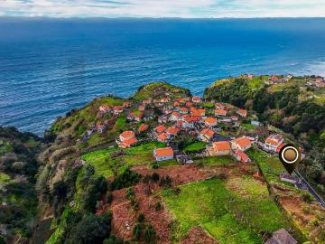 Moradia T4 em Ponta Delgada – Vista Panorâmica Mar e Montanha