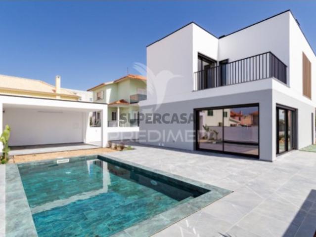 Moradia T4 em Porto Salvo