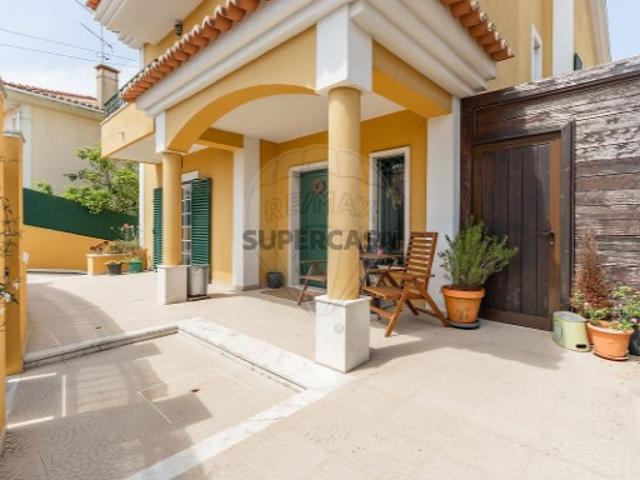 Moradia T4 em Porto Salvo