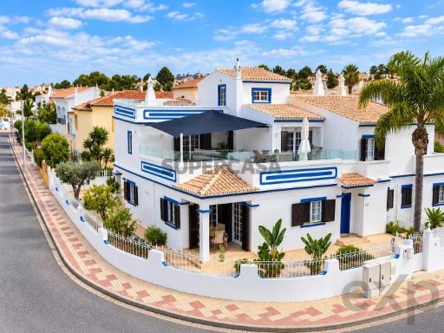 Moradia T4 em Quelfes
