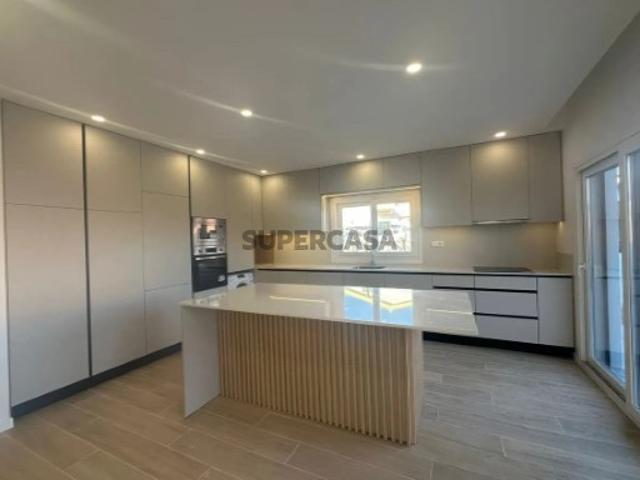 Moradia T4, Térrea