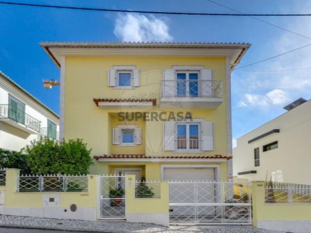 Moradia T4 em Ramada e Caneças