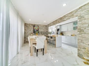 Casa à venda em Ramada e Caneças - Jardim
